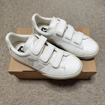 VEJA 화이트 스니커즈 24cm