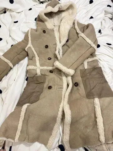 Rothman 베이지 후드 부착 무스탕 코트