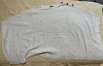 A.P.C. 그레이 리브 니트 판초