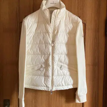 MONCLER 화이트 다운 자켓 긴팔