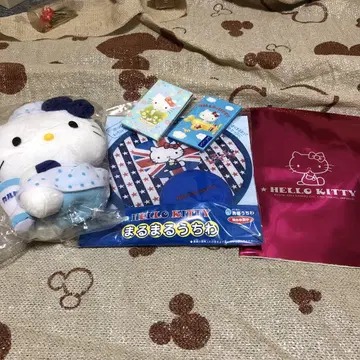 헬로키티 봉제 인형과 굿즈 세트