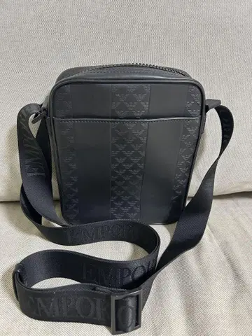EMPORIO ARMANI 블랙 숄더백