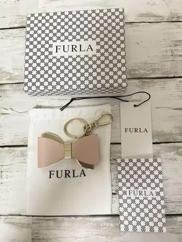 컨디션 최상 FURLA 핑크 리본 참