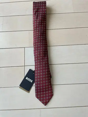 BOSS 버건디 넥타이 기하학 패턴