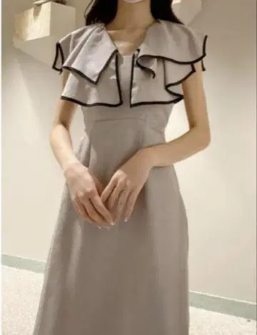 SNIDEL 프릴 칼라 슬리브리스 원피스