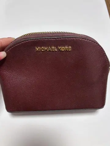 MICHAEL KORS 버건디 파우치