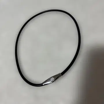 심플한 블랙 초커