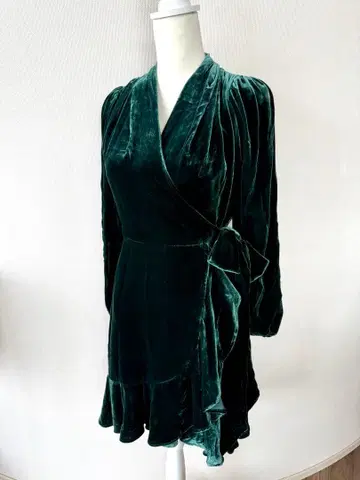 새상품급 가격 인하 BANANA REPUBLIC 그린 벨벳 랩 드레스