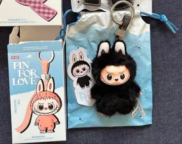 러브브 PIN FOR LOVE 봉제 인형 펜던트 알파벳