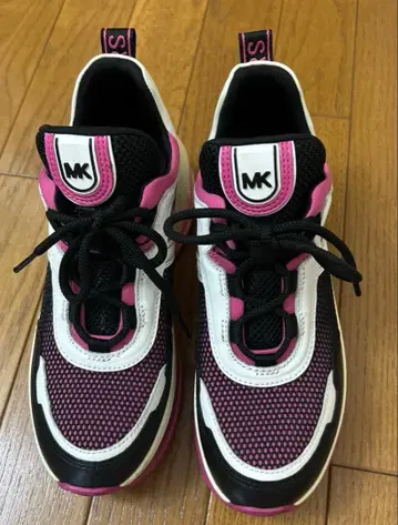 마이클코어스 스니커즈