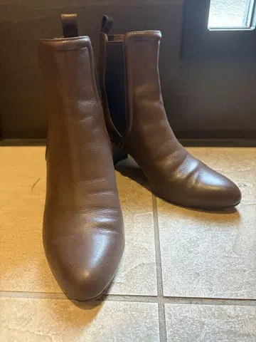 새상품급 다이애나 브라운 부츠 24.5cm 힐