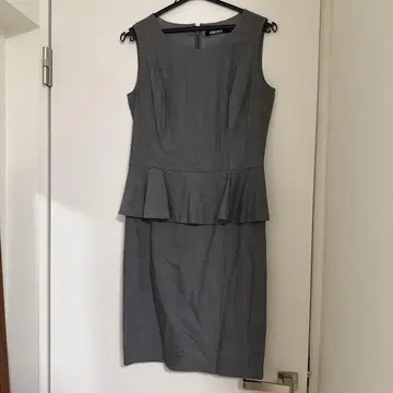 DKNY 그레이 페플럼 슬리브리스 원피스 사이즈s