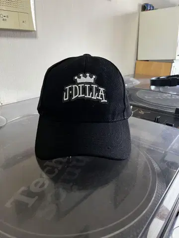 J DILLA 블랙 야구 모자 제이딜라