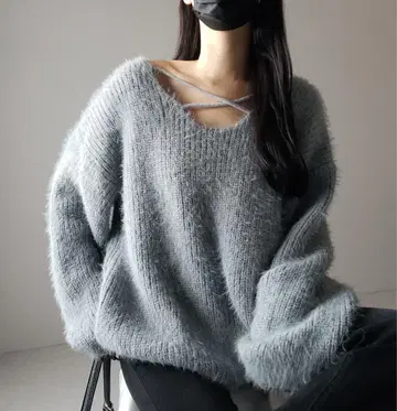 밈 셀렉 크로스 스트랩 컷 아웃 루즈 샤기 니트