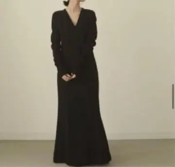 시착만 한 상품 Louren 로렌 v넥 맨투맨 원피스 블랙