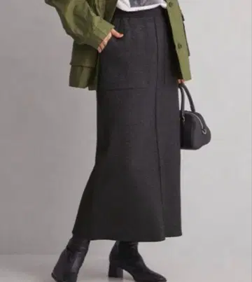 컨디션 최상 그린 라벨 릴랙싱 24AW 손세탁 가능 라메 니트 스커트
