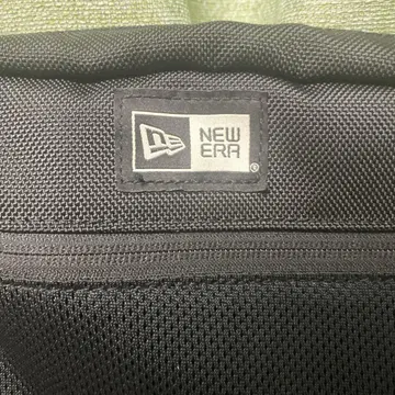 NEW ERA 블랙 숄더백