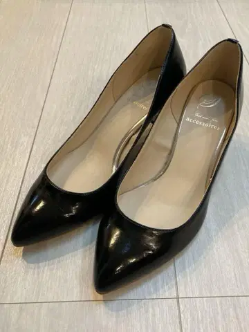 Spick and Span 블랙 에나멜 펌프스