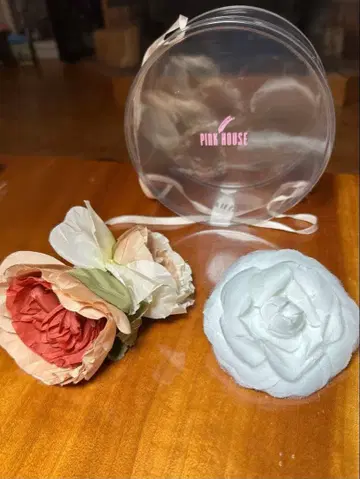 PINK HOUSE 꽃 모티브 코사지
