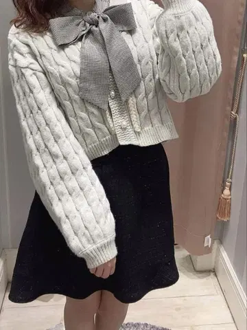 evelyn 비쥬 버튼 통통 소매 가디건 색스
