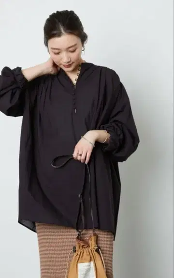 freaks store 인도 호두 단추 블라우스 블랙