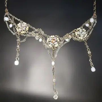 앤티크 빈티지 플라워 모티브 목걸이 골드 x 화이트