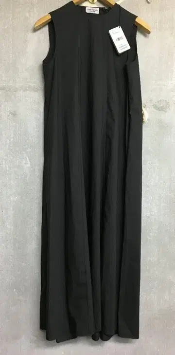 존스메들리 새상품급 택 포함 22ss 롱 원피스 블랙 계열