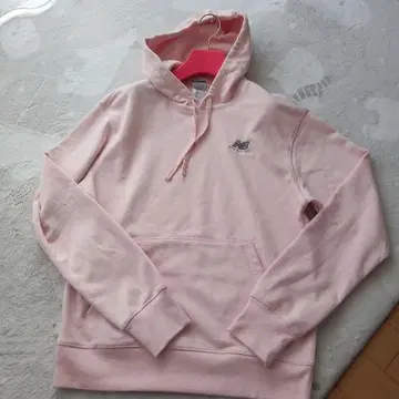 뉴발란스 Pink 후드티 정가 7700 루즈핏