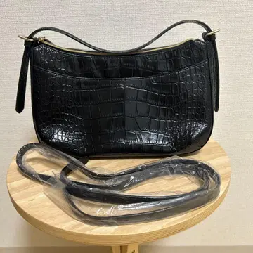 새상품급 블랙 천연 가죽 크로커다일 패턴 숄더백