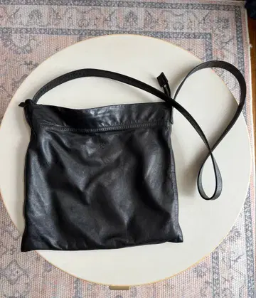 ARTS&SCIENCE 가죽 숄더백 (가먼트 다이)