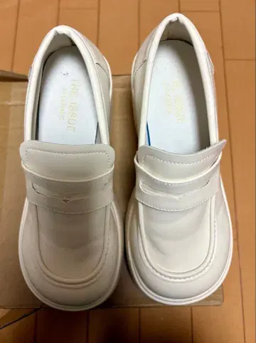 화이트 플랫폼 로퍼