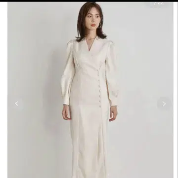 스나이델 클래스 타이트 원피스 화이트 미사용 새상품