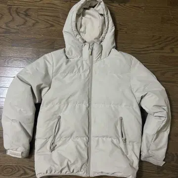 화이트 컬러 후드 부착 다운