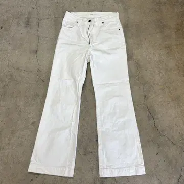 원가 2만 엔 PLAGE 화이트 데님