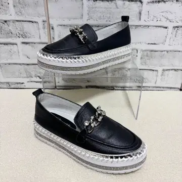 COOLATIQUES 쿠라티쿠스 큐빅 체인 슬립온 블랙