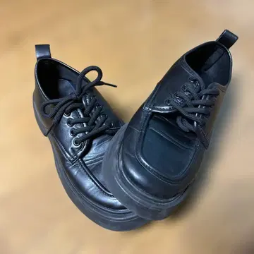 블랙 가죽 통굽 레이스업 슈즈