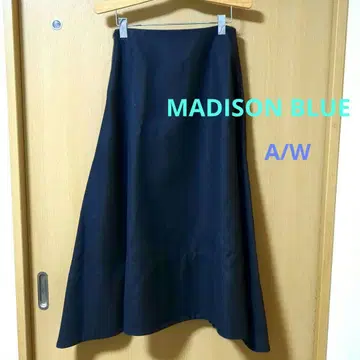 매디슨 블루 스테디셀러 울 플레어 스커트 다크 네이비