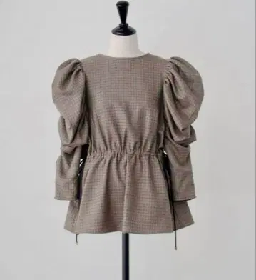 브라운 계열 체크 퍼프 슬리브 블라우스