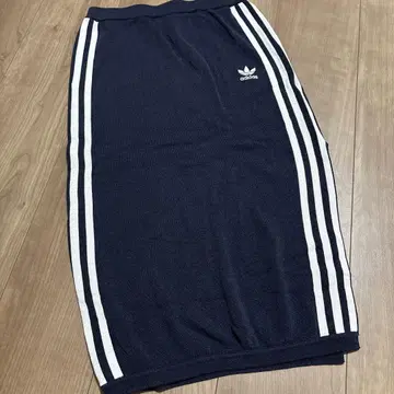adidas 니트 스커트