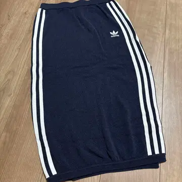 adidas 니트 스커트