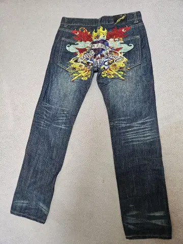 [ Ed Hardy ] 스컬 자수 다크 블루 데님 팬츠