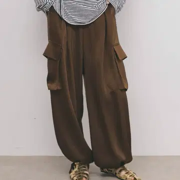 마지막 1점! 완판템 새상품 KBF 새틴 카고 팬츠 와이드 팬츠 브라운