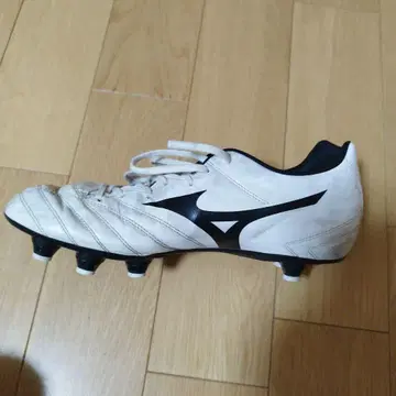 미즈노 축구화 화이트/블랙