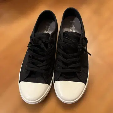 LACOSTE 블랙 스니커즈 23.5cm