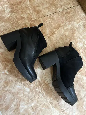 캠퍼 가죽 지퍼 부츠 블랙 통굽