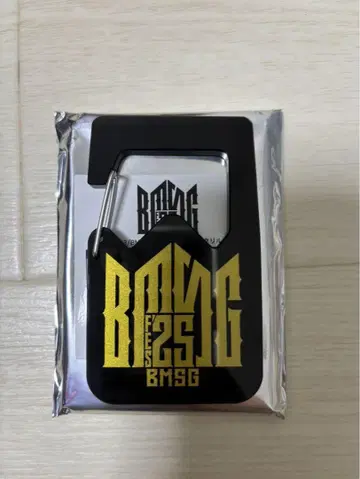 BMSGFES25 아크릴 카라비너 BMSG 로고