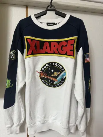 XLARGE 우주 테마 트레이닝복