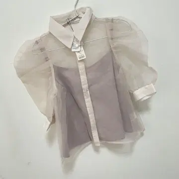 노엘라 시어 파워숄더 셔츠