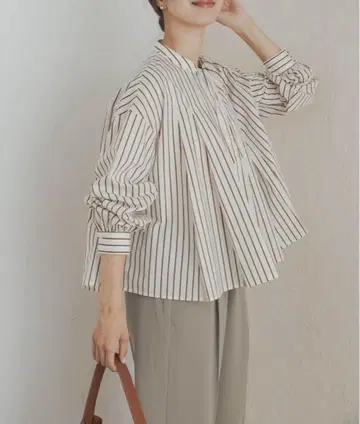 새상품급 DOORS 스트라이프 리본 플레어 블라우스