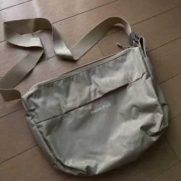 [ 가격 인하 ] 몽벨 mont-bell 숄더백 베이지